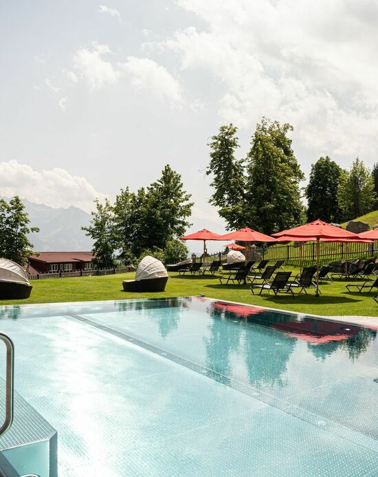 Außenpool – Kinderhotel Allgäuer Berghof  Außenpool im Kinderhotel Allgäuer Berghof