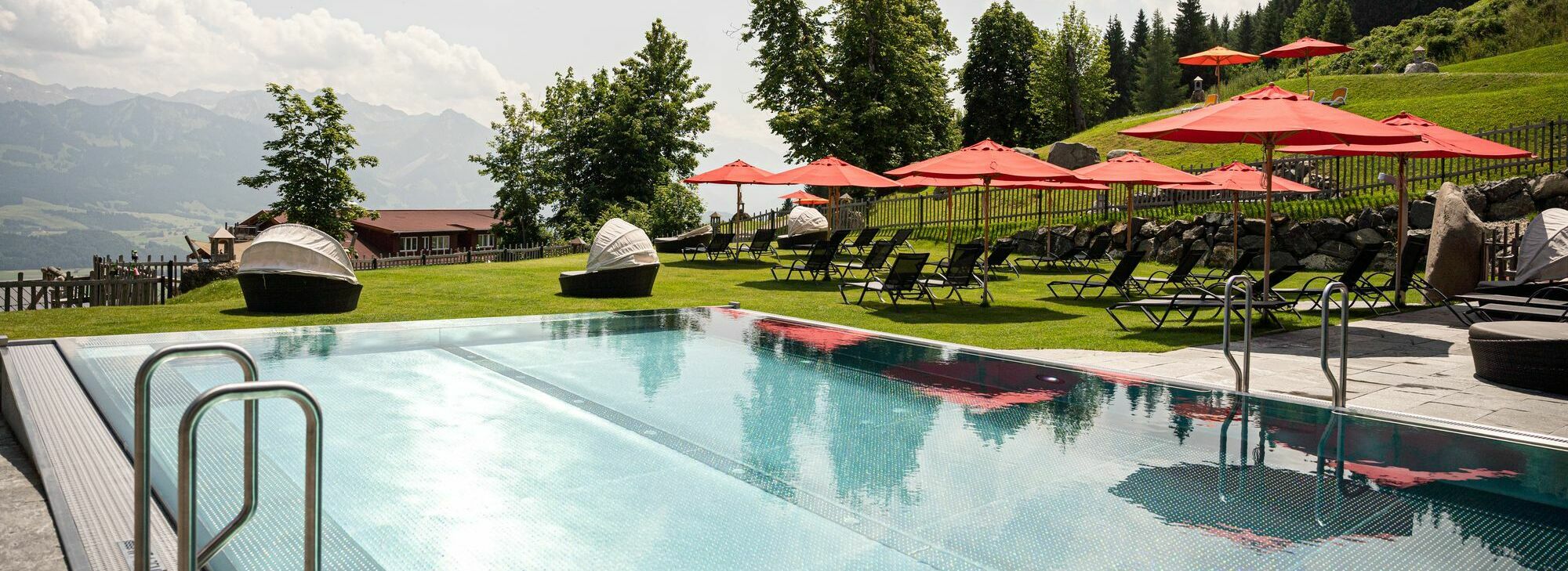  Außenpool im Kinderhotel Allgäuer Berghof 