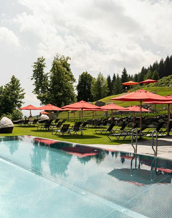 Außenpool – Kinderhotel Allgäuer Berghof  Außenpool im Kinderhotel Allgäuer Berghof