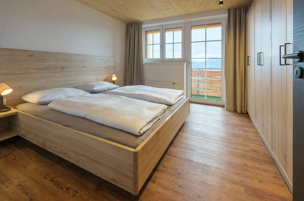 Schlafzimmer des Teamhauses im Kinderhotel Allgäuer Berghof