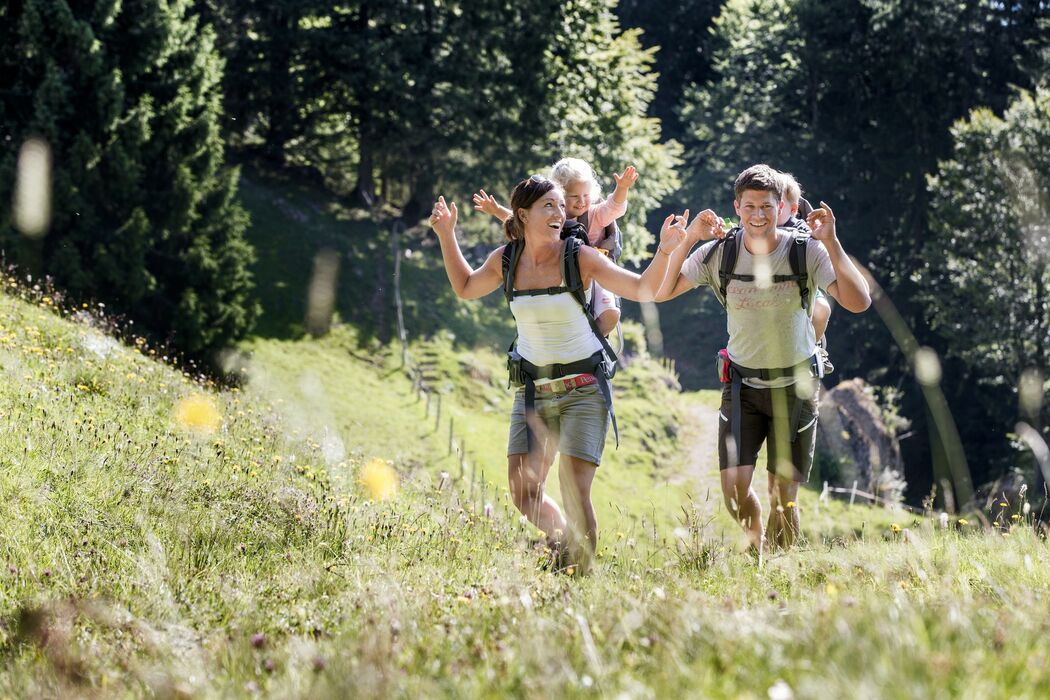 Wanderurlaub in den Bergen im Kinderhotel Allgäuer Berghof