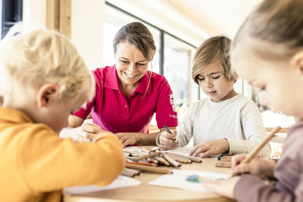 Spielen und Spaß haben in der Kinderbetreuung im Kinderhotel Allgäuer Berghof