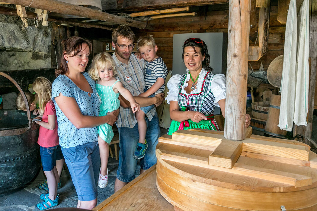 Spielen auf dem Bergbauernmuseum Diepolz in der Nähe vom Kinderhotel Allgäuer Berghof