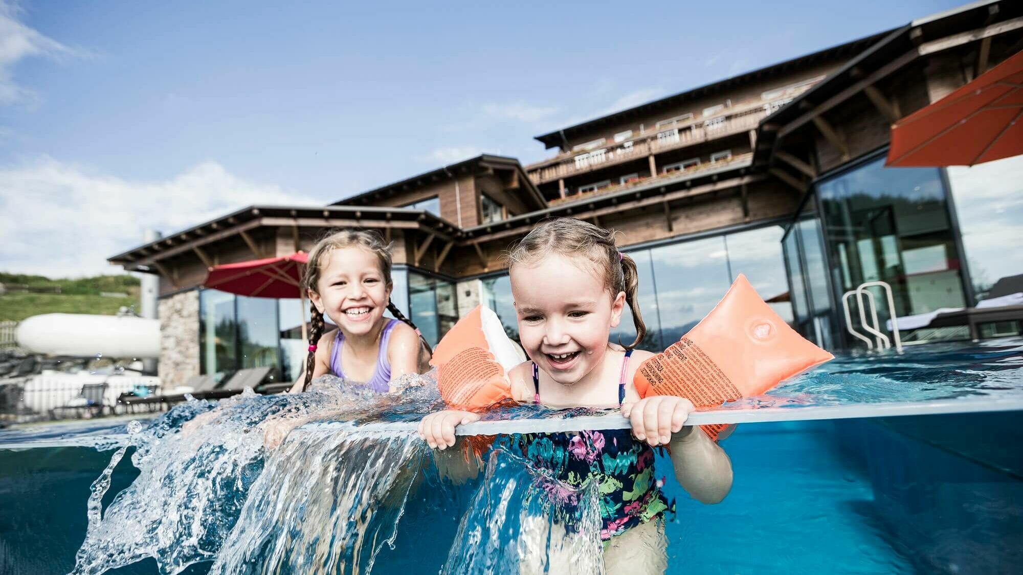 Infinitypool für den Sommerurlaub im Kinderhotel Allgäuer Berghof