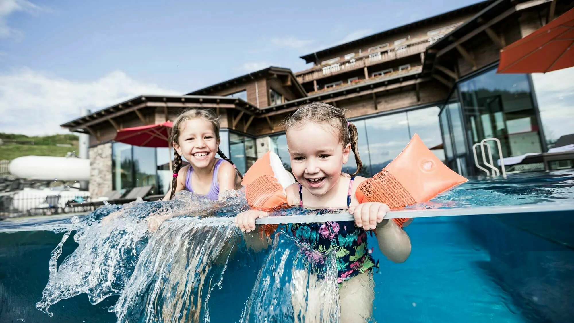 Infinitypool für den Sommerurlaub im Kinderhotel Allgäuer Berghof