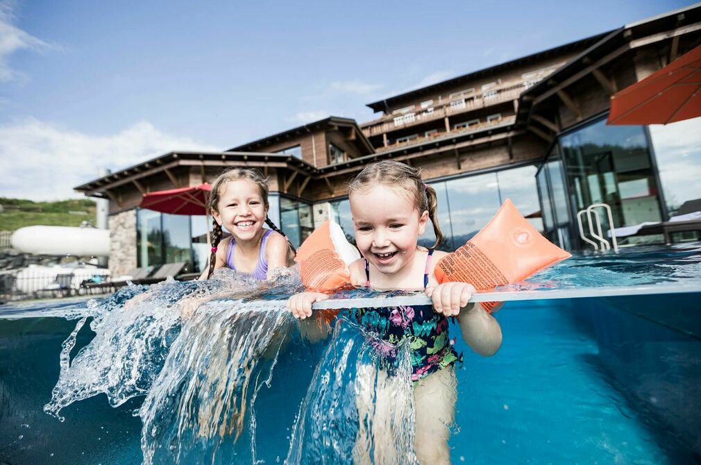 Infinitypool für den Sommerurlaub im Kinderhotel Allgäuer Berghof