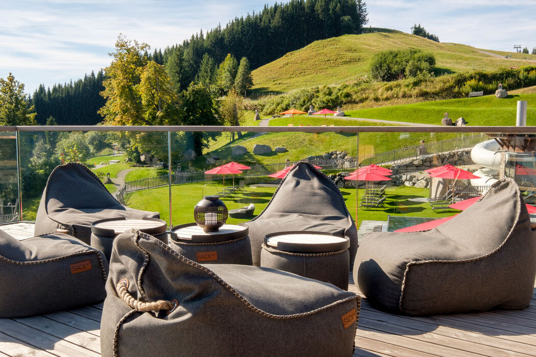 Ausblick genießen im Sommerurlaub im Allgäu im Kinderhotel Allgäuer Berghof