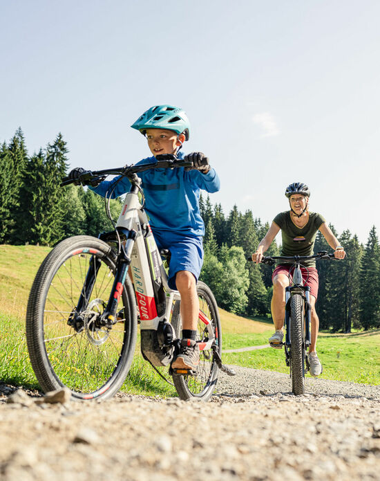 Tour mit den Mountainbikes direkt beim Kinderhotel Allgäuer Berghof