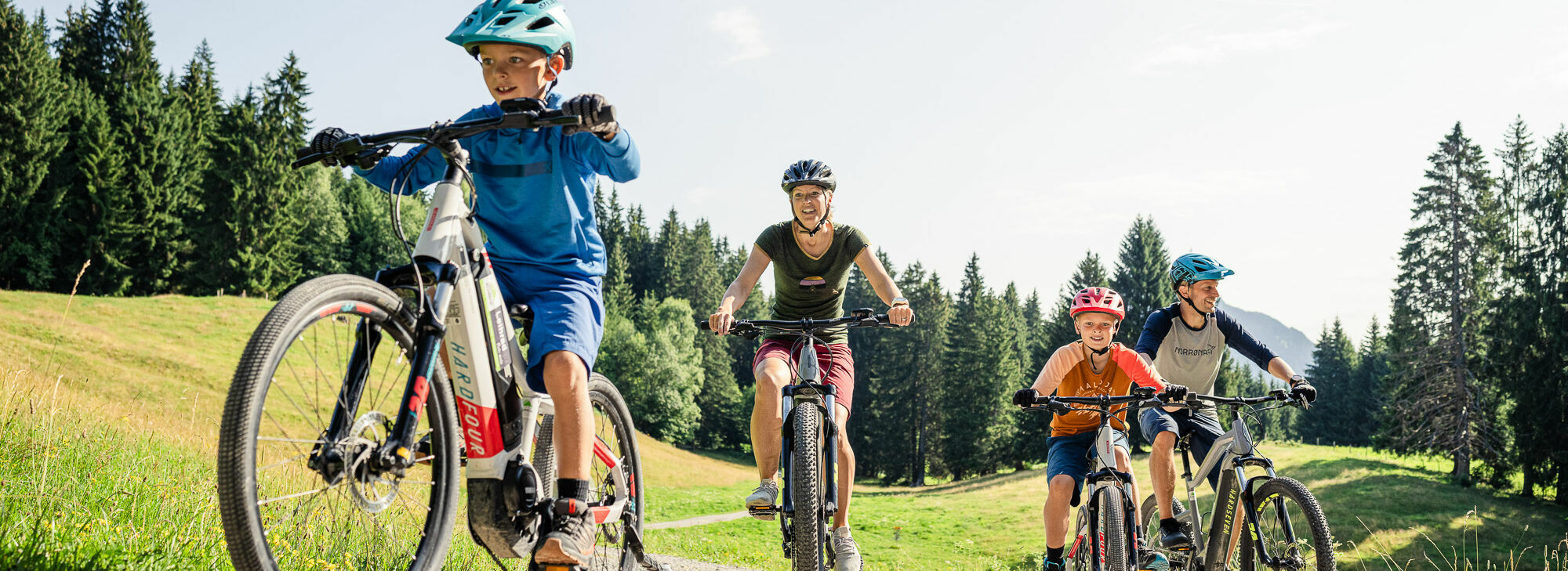 Tour mit den Mountainbikes direkt beim Kinderhotel Allgäuer Berghof