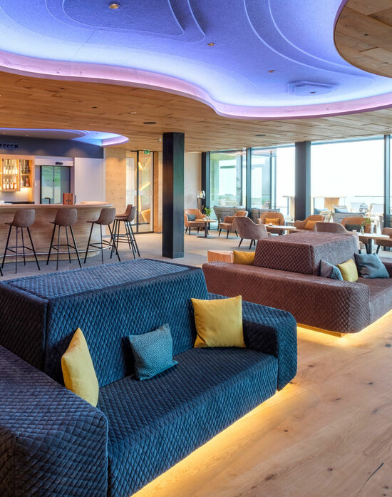 Bar – Kinderhotel Allgäuer Berghof Zeit zu Zweit in der Cocktailbar im Kinderhotel Allgäuer Berghof