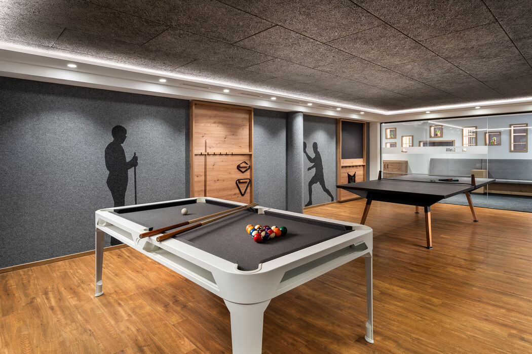 Billiard und Tischtennis spielen im Kinderhotel Allgäuer Berghof