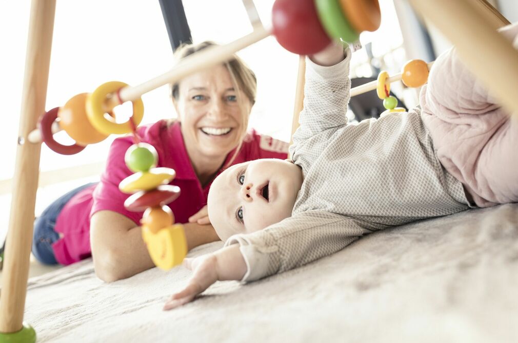 Behütete Babybetreuung im Kinderhotel Allgäuer Berghof
