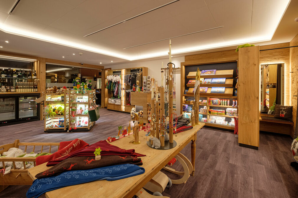 Einkaufen im eigenen Shop im Kinderhotel Allgäuer Berghof