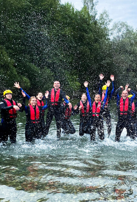 Berghof-Leistungen für Dich Azubi Ausflug zum Rafting im Allgäu vom Kinderhotel Allgäuer Berghof
