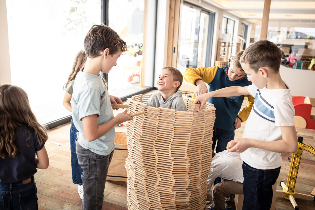 Spielen in der Kinderbetreuung im Kinderhotel Allgäuer Berghof