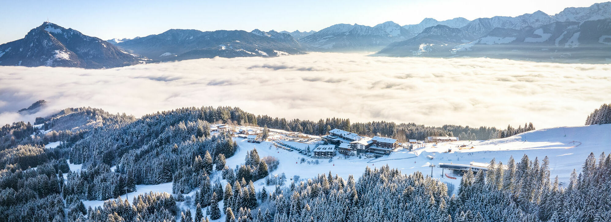 Skiurlaub mit Kindern direkt am Kinderskigebiet im Kinderhotel Allgäuer Berghof 