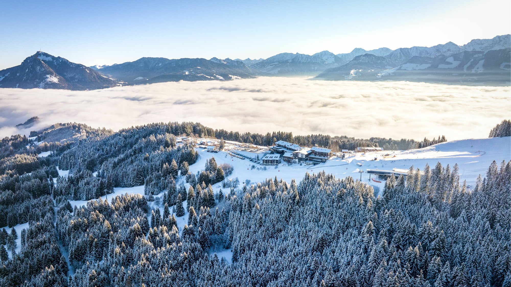 Skiurlaub mit Kindern direkt am Kinderskigebiet im Kinderhotel Allgäuer Berghof 