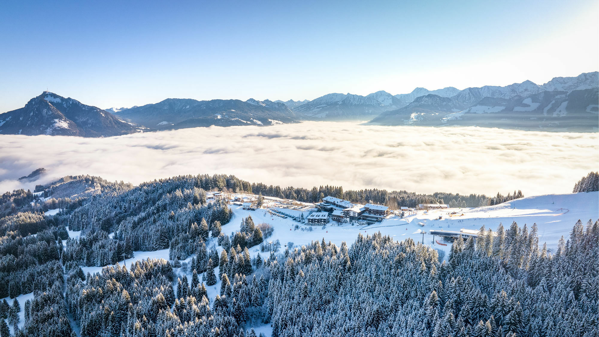 Skiurlaub mit Kindern direkt am Kinderskigebiet im Kinderhotel Allgäuer Berghof 
