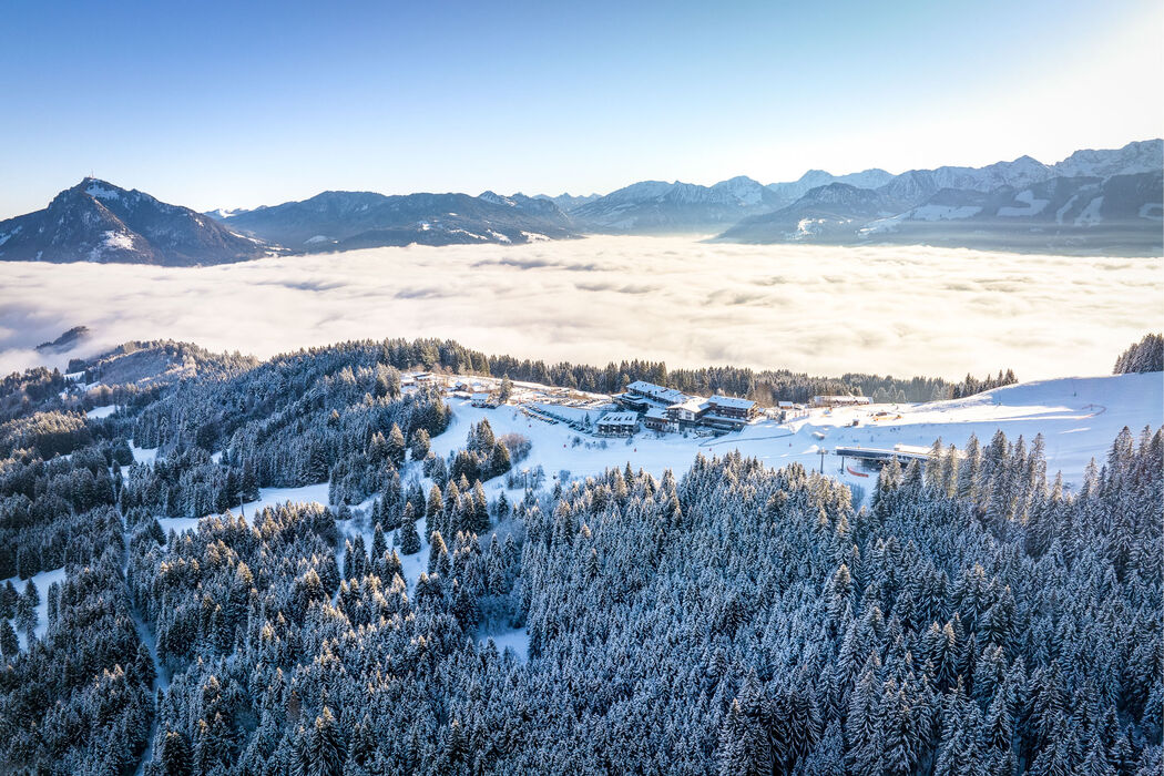 Skiurlaub mit Kindern direkt am Kinderskigebiet im Kinderhotel Allgäuer Berghof 