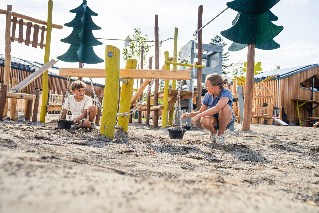 Sandspielplatz im ErlebnisHof im Kinderhotel Allgäuer Berghof