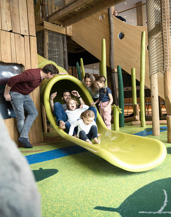 Abenteuer erleben in der Indoor-Spielwelt im Kinderhotel Allgäuer Berghof