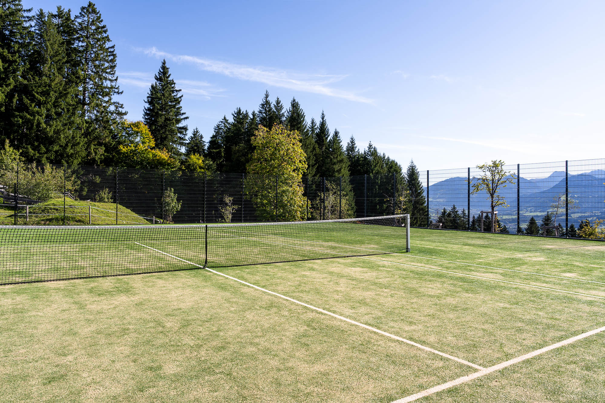Tennisplatz im Kinderhotel Allgäuer Berghof